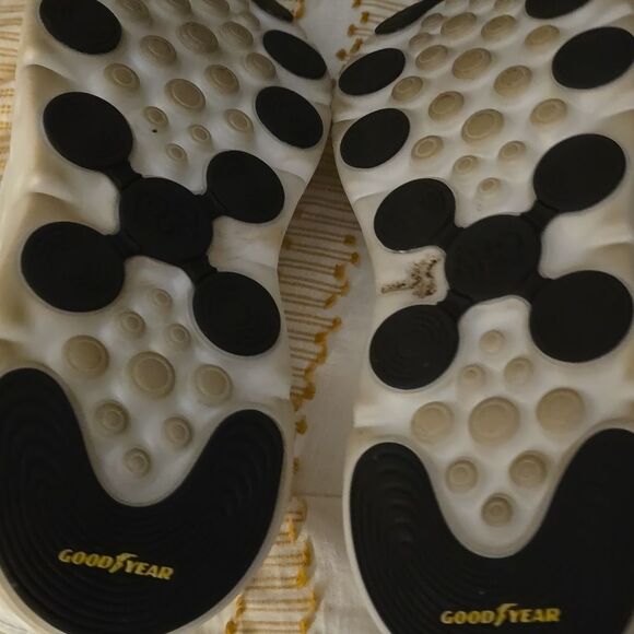 Skechers GOrun Men's White Shoes - Picture 8 of 12